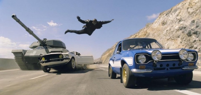 Roman (Tyrese Gibson) salta dalla sua Anvil Mustang 1969 sulla Ford Escort Mark 1, guidata da Paul Walker